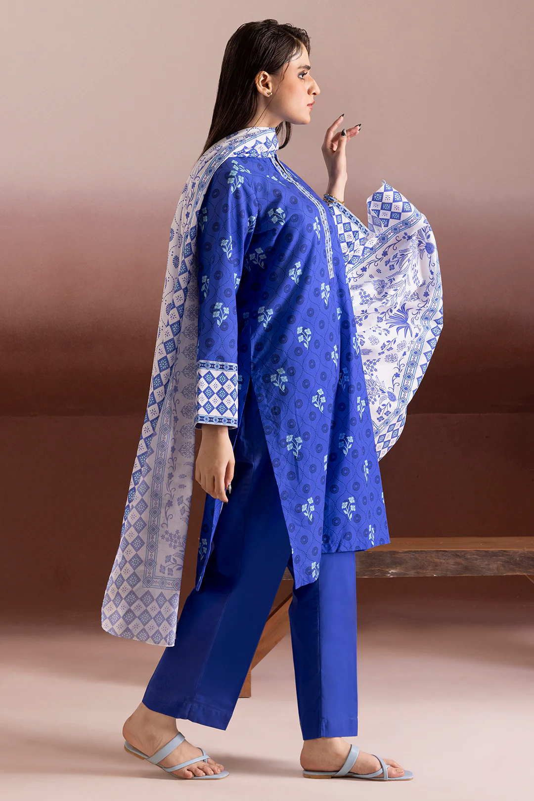 Kurta Dupatta Trouser - 2630 - Image 4
