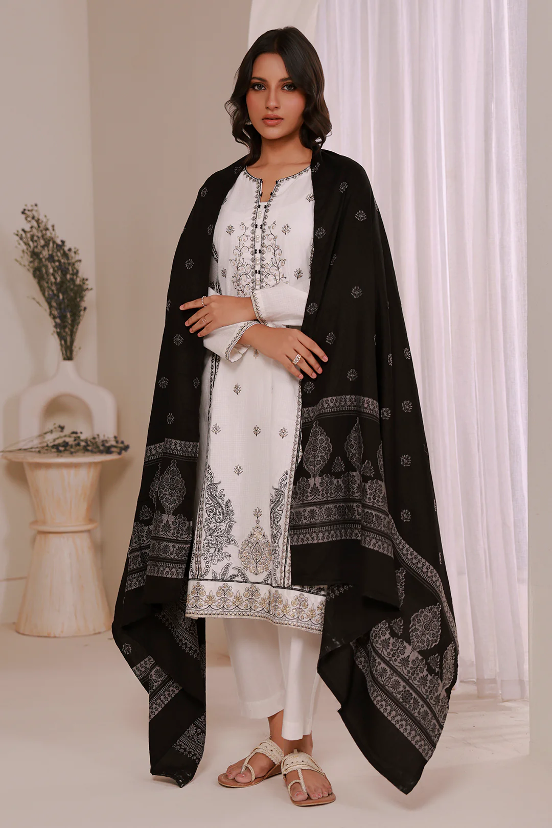 Embroidered Kurta Dupatta Trouser - 3376 - Image 3