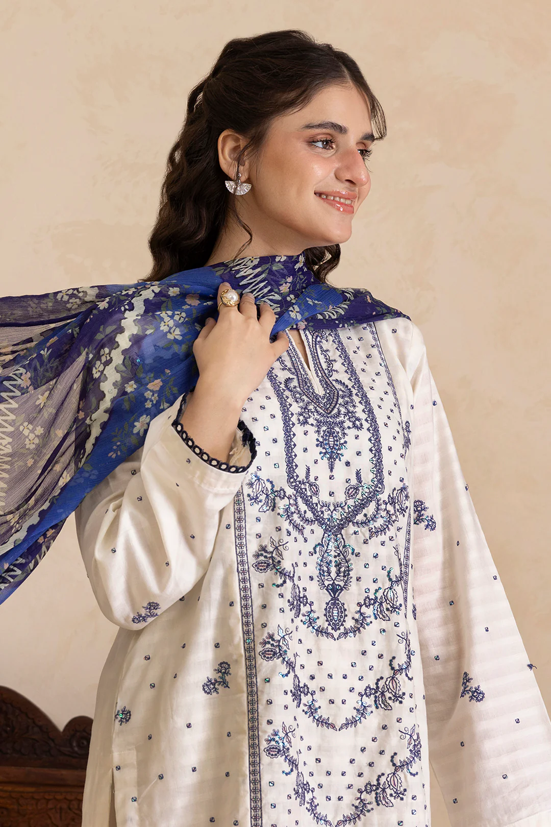 Embroidered Kurta Dupatta Trouser - 2567 - Image 4