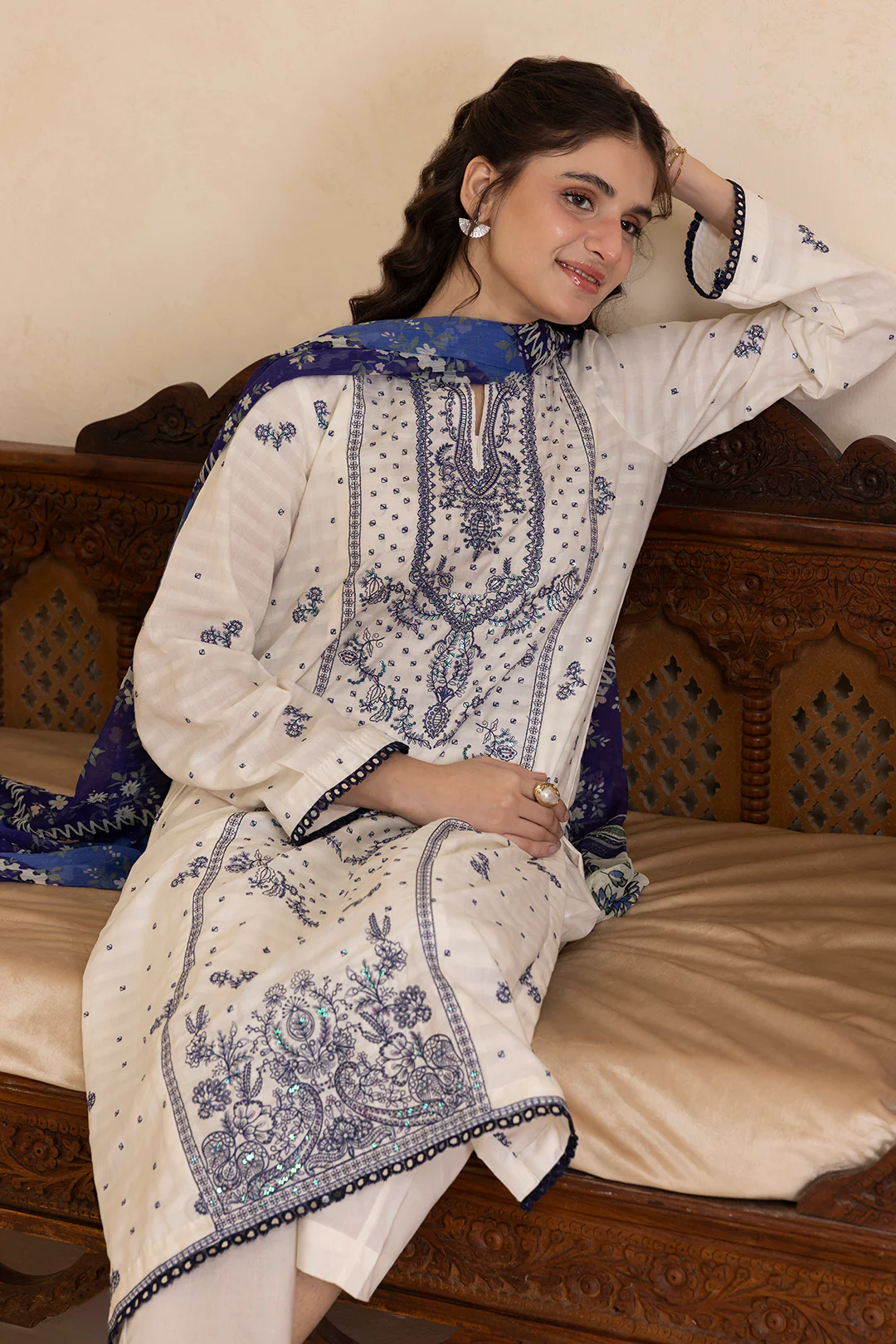 Embroidered Kurta Dupatta Trouser - 2567 - Image 5