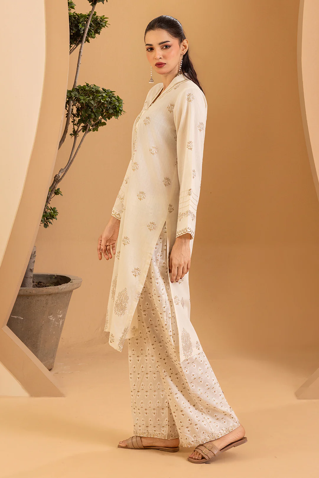 Embroidered Kurta Trouser - 2507 - Image 4